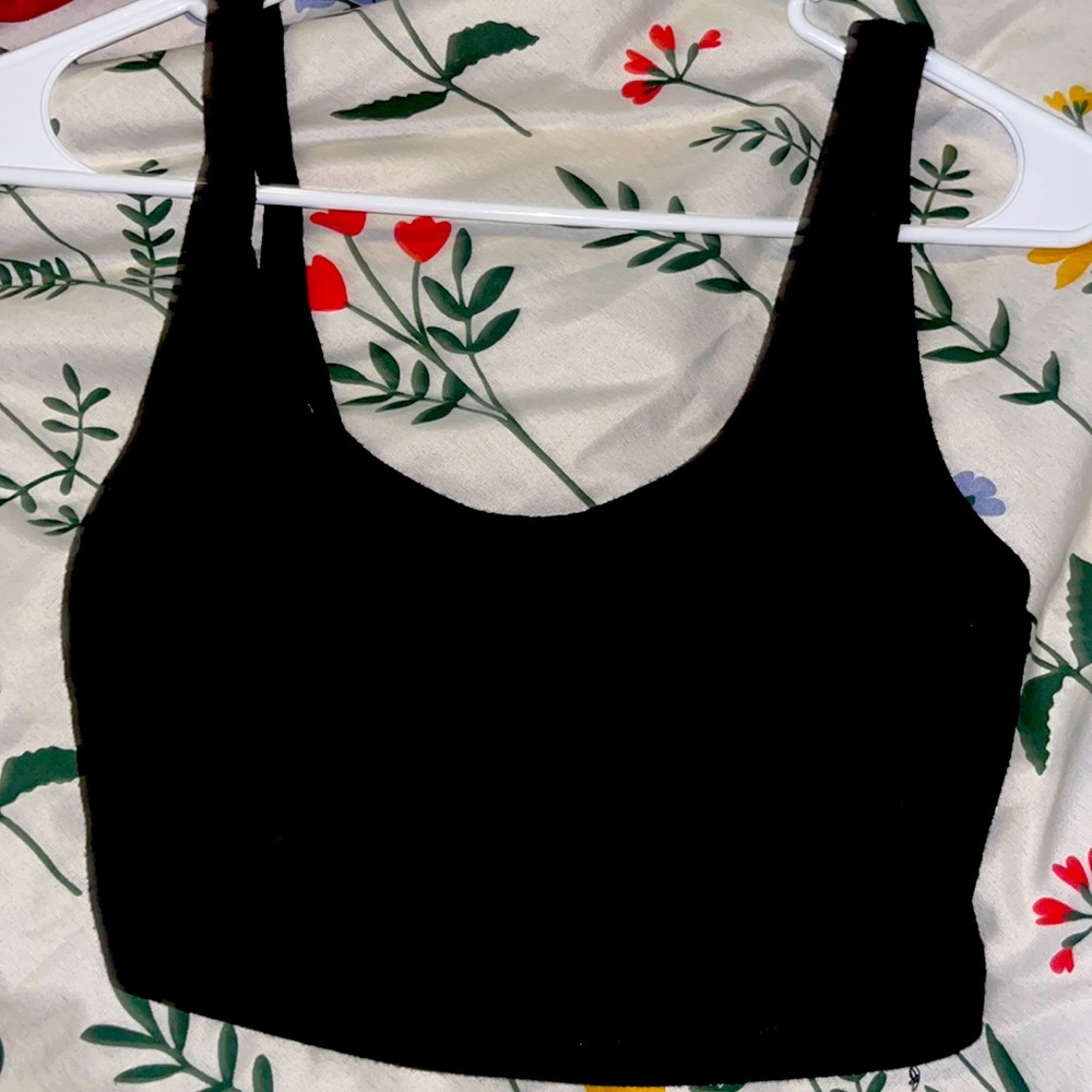Black, loose crop top